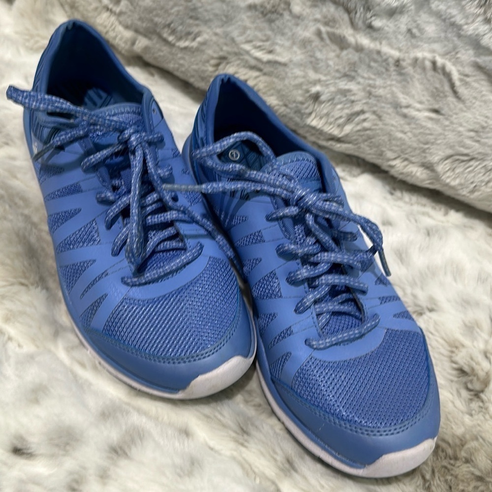 Women’s Avia Sneakers - Size 7